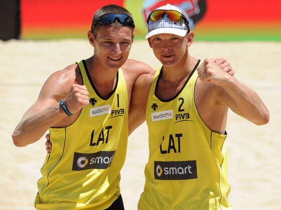 BEACHVOLLEYBALL - FIVB WM 2011 ROM,ITALIEN,18.JUN.11 - DIVERS, BEACH VOLLEYBALL - FIVB Weltmeisterschaften, Herren. Bild zeigt den Jubel von Martins Plavins und Janis Smedins (LAT). 