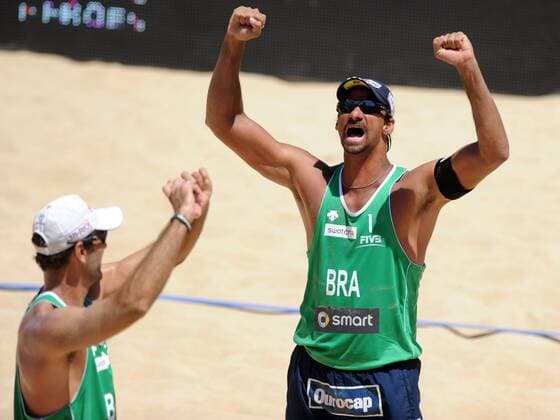 BEACHVOLLEYBALL - FIVB WM 2011 ROM,ITALIEN,18.JUN.11 - DIVERS, BEACH VOLLEYBALL - FIVB Weltmeisterschaften, Herren. Bild zeigt den Jubel von Marcio Araujo und Ricardo (BRA). 