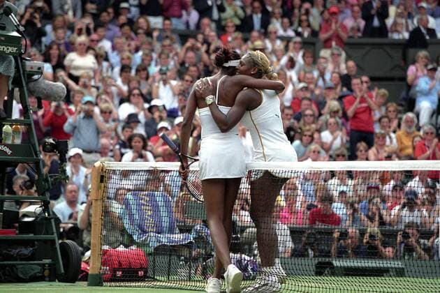 winner SERENA and VENUS WILLIAMS (USA) give each other a hug over the net, Women s Singles Final, Wimbledon Tennis Championships xACTIONxPLUSx  ActionPlus02070651 Content restricted for UK based newspaper