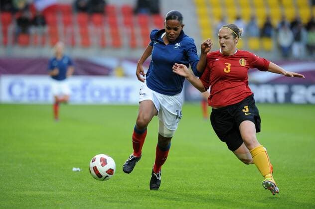 Football : France Belgique - Match amical - 18.06.2011 Marie-Laure Delie (France) Maud Cautereels (Belgique) Football : France Belgique - Match amical - 18.06.2011 N.LeGouic FEP Panoramic 