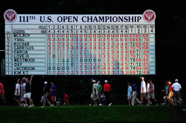 June 18, 2011 - The leaderboard on eighteen as the gallery files out after third round play at the US Open Championship at Congressional Country Club in Bethesda MD. Golf 2011: US Open JUN 18 - ZUMAcjm o0 Anzeigetafel, Anzeige, Tafel, scoreboard Totale, o00 Objekte