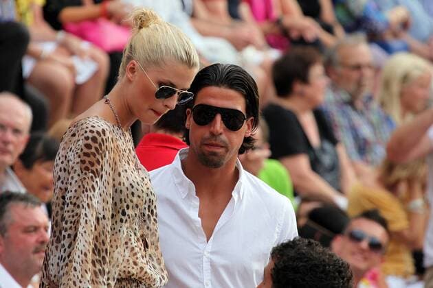 Model Lena Gercke (Deutschland) mit ihrem Freund und Fußballer Sami Khedira (Real Madrid Deutschland) im Publikum bei der Fernsehsendung Wetten dass...? Sendung in Palma de Mallorca Wetten dass - Live Open-Air-Event aus der Stierkampfarena Palma de Mallorca o0 Partnerin, Frau, Freundin, Lebensgefährtin Spielerfrau Familie people