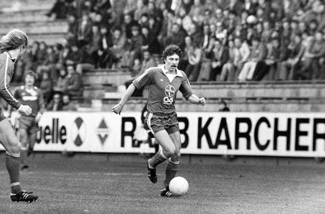 Dietmar Demuth (Bayer 04 Leverkusen, re.) im Duell Aufnahmedatum geschätzt
