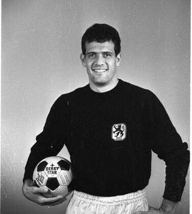 Porträt Wolfgang Fahrian - München 1860 Saison 1966 1967
