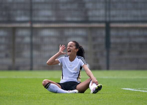 Fatmire BAJRAMAJ (GER) Fussball Offizielles Training der deutschen Frauen-Fussballnationalmannschaft am Vormittag in Berlin, Deutschland am 22.06.2011,