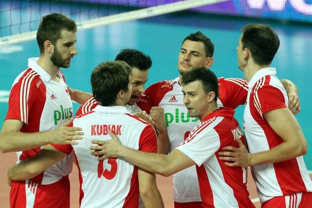24.06.2011, Plock - World League 2011 - Polen vs Puerto Rico --- L-R: MARCIN MOZDZONEK , MICHAL KUBIAK , LUKASZ ZYGADLO , ZBIGNIEW BATRTMAN , KRZYSZTOF IGNACZAK , BARTOSZ KUREK (POLAND) - Jubel ---  20110624CSJP3008