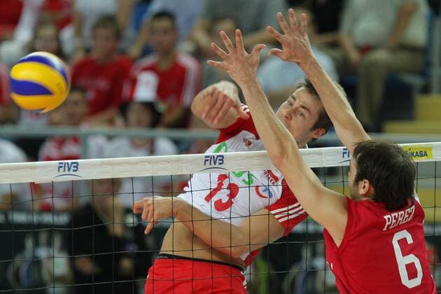 24.06.2011, Plock - World League 2011 - Polen vs Puerto Rico --- MICHAL KUBIAK (L) PEREZ ANGEL (R) ---  20110624CSMT8101
