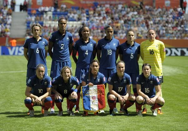 Mannschaftsfoto Frankreich hi.v.li: Sandrine SOUBEYRAND, Wendie RENARD, Laura GEORGES, Marie Laure DELIE, Ophelie MEILLEROUX (FRA) und Berangere SAPOWICZ; vorn: Camille ABILY, Sonia BOMPASTOR, Louisa NECIB, Gaetane THINEY und Elise BUSSAGLIA