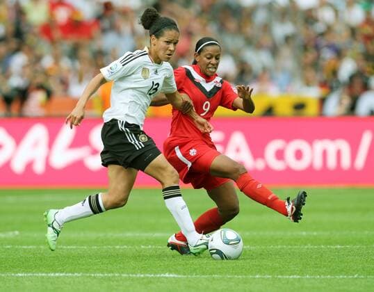Celia Okoyino da Mbabi, Candace Chapman Zweikampf Aktion Spielszene 26.06.2011 Deutschland - Kanada Fußball Fussball Nationalmannschaft Deutschland Olympiastadion Berlin Frauen WM Weltmeisterschaft FIFA DFB