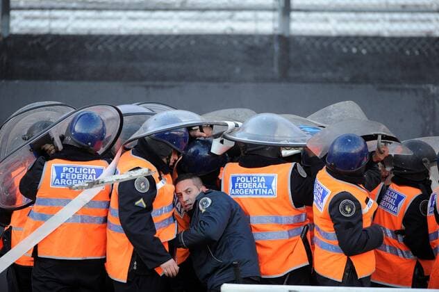 BUENOS AIRES, - Policemen face the angry fans of River Plate after their Argentina s first division second leg playoff soccer match in Buenos Aires, capital of Argentina, June 26, 2011. River Plate, the giant Argentine league club, suffered their biggest humiliation ever with relegation to the second division for the first time in the first leg of their play-off on Wednesday and tying 1-1 in the second leg match on Sunday. ---  o0 Polizei Polizist Sicherheit Stadionsicherheit