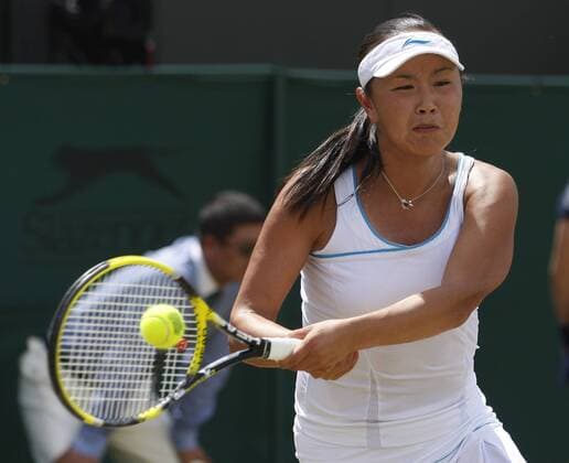 LONDON, June 27, 2011 -- Peng Shuai of China returns the ball during the women s singles fourth round match at the 2011 Wimbledon tennis championships in London, England, June 27, 2011. 