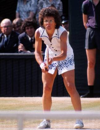 Billie Jean King - USA Wimbledon Tennis Championships 1975. Dress design by Teddy Tinling.  o0 Aufnahmedatum geschätzt