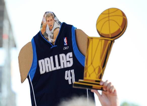 Dienstag 28.06.2011, Basketball, Dirk Nowitzki (Dallas Mavericks) besucht seine Heimatstadt Würzburg und wird dort geehrt, DeFodi018 o0 privat Heimat Feier Sieg Meister Meisterschaft Objekte Plakat Fanplakat Transparent