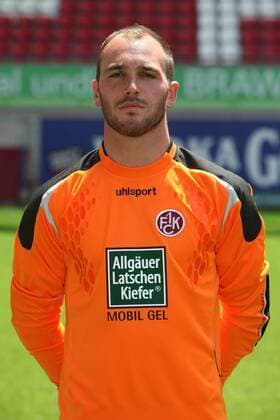 Fußball Bundesliga, Offizieller Fototermin des 1. FC Kaiserslautern zur Saison 2011 2012. Torwart Tobias Sippel.