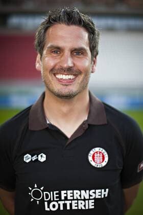 Co-Trainer Thomas Meggle (St.Pauli) Portraittermin unter Flutlicht. 2.Bundesliga, Saisonvorbereitung, Saison 2011 2012