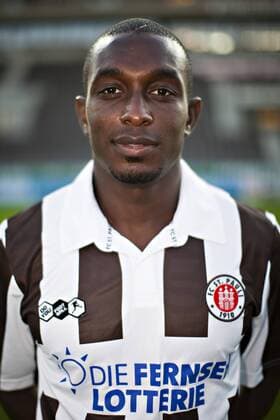 Charles Takyi (St.Pauli) Portraittermin unter Flutlicht. 2.Bundesliga, Saisonvorbereitung, Saison 2011 2012