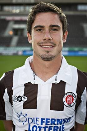 Fin Bartels (St.Pauli) Portraittermin unter Flutlicht. 2.Bundesliga, Saisonvorbereitung, Saison 2011 2012