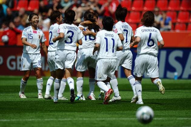 Fußball Frauen-WM, Vorrunde, Japan - Mexiko am 01.07.2011 in Leverkusen Torjubel Japan zum 1:0 durch Homare Sawa ( Japan ), mitte