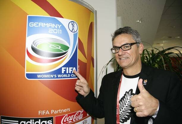 Wynton Rufer (Neuseeland) - vor dem Frauen Fußball Weltmeisterschaft 2011 Gruppe B Spiel Neuseeland - England im Rudolf Harbig Stadion in Dresden - Einzelbild,01.07.2011,Deutschland,Fußball,Mann