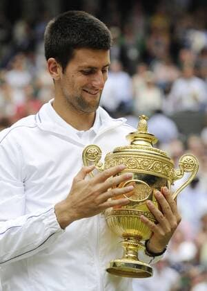 Serbia s Novak Djokovic holds the Wimbledon Men s Singles trophy after beating Spain s Rafael Nadal in the 125th Wimbledon Championships in Wimbledon,England on Sunday, July 03, 2011.  LON2011070313 o0 Pokal