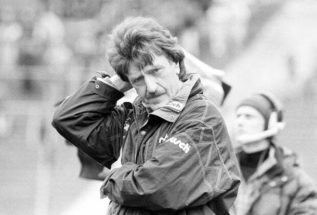 Trainer Gerd vom Bruch (Rot Weiß Oberhausen) Porträt nachdenklich