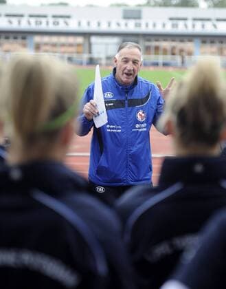 Trainer Bernd Schröder, 1.FFC Turbine Potsdam - Auftakttraining, Saison 2011 2012, Fußball, Frauen, Potsdam, 04.04.2011,