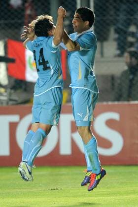 San Juan - Copa America - Uruguay - Peru - Torjubel Luis Suarez (URU, R) - 