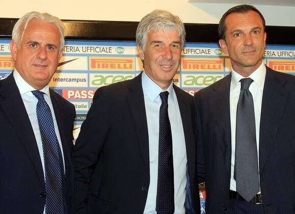 Gian Piero Gasperini, neuer Trainer von Inter Mailand, Generaldirektor Stefano Filucchi (L), Technikdirektor Marco Branca (R). 5 7 2011 Calcio Football Serie A 2011 2012 ALBERTOXCAMICI
