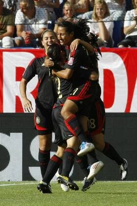 05.07.2011, FIFA Frauen-Weltmeisterschaft 2011, Vorrunde, Gruppe B, Neuseeland - Mexiko. Jubel Mexiko nach 1:0 durch Stephany MAYOR (Mexiko, R).