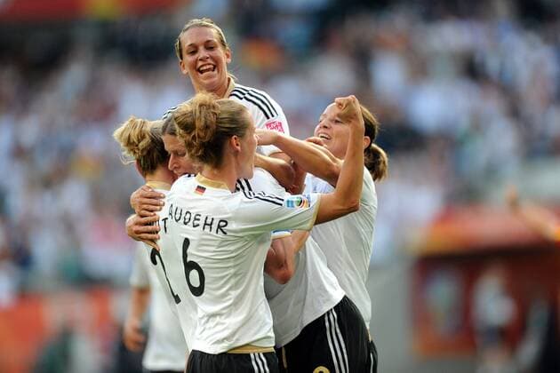 Football : France Germany - FIFA Women s World Cup 2011- Mönchengladbach - 05 07 2011 - Borussia Park - (R-L) Inka Grings, Simone Laudehr (front), Kerstin GAREFREKES, Lena Goeßling (up) - Football : France Germany - World Cup - 05 07 2011 AnthonyBibard 