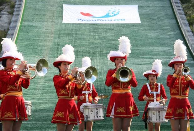 PYEONGCHANG, July 6, 2011 -- South Korean high school students band plays to support Pyeongchang s bid for the 2018 Winter Olympics in Pyeongchang, South Korea, on July 6, 2011. South Korea s Pyeongchang is bidding to host the Winter Olympics Games for the third time in a row Wednesday during the International Olympic Committee 123rd session in Durban.  Wahl Entscheidung Abstimmung Vergabe Musik Band Blasorchester Bläser