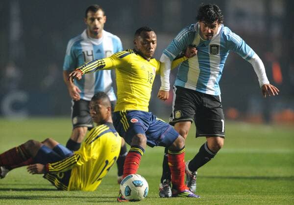 Santa Fe, Argentina - Colombia, Camilo Zuniga-Carlos Tevez 