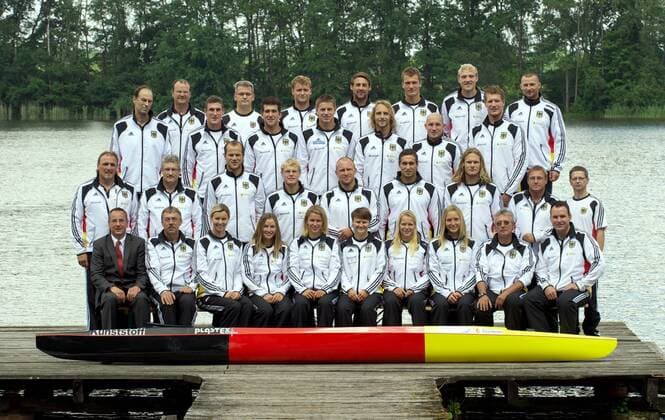 Kanurennsport Kienbaum 05.07.2011 Nationalteam Deutschland vorne vlnr Tomas KONIETZKO Präsident DKV Reiner KIESSLER Cheftrainer Nicole REINHARDT Conny WASSMUTH Franziska WEBER Silke HÖRMANN Tina DIETZE Carolin LEONHARDT Jochen ZÜHLKE Trainer Kay VESELY Trainer 2.Reihe vlnr Detlef HOFMANN Trainer Dr Jens KAHL Sportdirektor Max HOFF Marcus GROSS Norman BRÖCKL Robert GLEINERT Paul MITTELSTEDT Clemens PAARMANN Trainer Detlef WINKLER Lst Diagnostik 3 Reihe vlnr Dirk BOEHME Bootstechniker Sebastian BRENDEL Jonas EMS Erik LEUE Andreas IHLE Ronald RAUHE Stefan HOLTZ 4. Reihe vlnr Michael FAULSTICH Physio Robert NUCK Erik REBSTOCK Ronald VERCH Martin HOLLSTEIN Tomasz WYLENCZEK