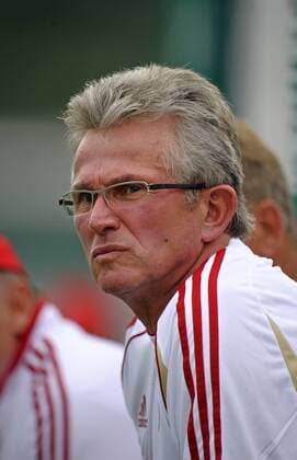 06.07.2011, Fußball 1.Bundesliga, Trainingslager FC Bayern München in Arco (Trentino, Gardasee), Testspiel FC Bayern München - Auswahlmannschaft Trentino im Stadion von Arco. Trainer Jupp Heynckes (Bayern München) nachdenklich.