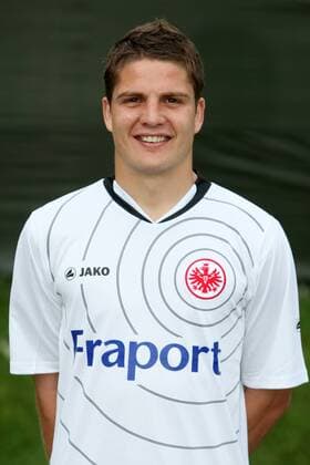 07.07.2011, Fußball Bundesliga, offizieller Fototermin von Eintracht Frankfurt zur Saison 2011 2012. Pirmin Schwegler.
