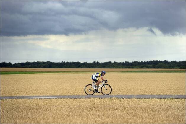 Lieuwe WESTRA (NED VACANSOLEIL-DCM) - Radsport - Tour de France 2011 - 6. Etappe - Dinan - Lisieux - 07.07.2011 - PhotoNews -  o0 Totale Himmel Wolken bewölkt Landschaft Strecke Sportstätte