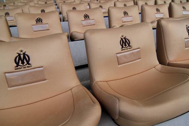 Fußball, Stadiongeschichte Olympique Marseille Goldene Sitze im Stade Velodrome von Olympique Marseille -  o0 Bestuhlung Stadionsitz Schalensitz Sitz Objekt Detail