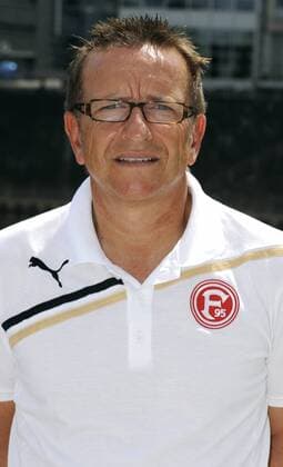 Fussball, Fototermin zur Bundesliga-Saison 2011 2012: Fortuna Düsseldorf: Chef-Trainer Norbert Meier.
