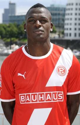 Fussball, Fototermin zur Bundesliga-Saison 2011 2012: Fortuna Düsseldorf: Assian Lukimya-Mulongoti.