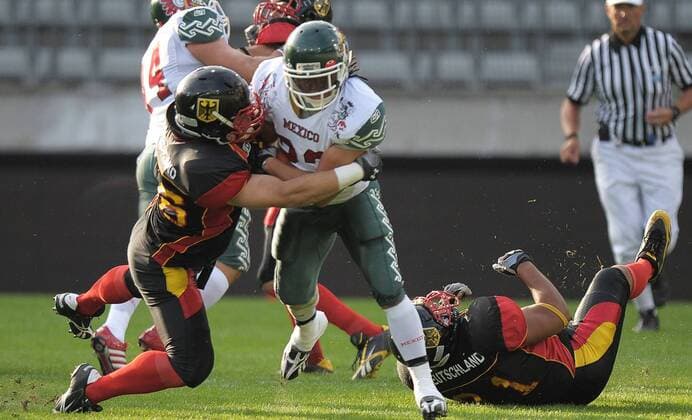 AMERICAN FOOTBALL - IFAF WM 2011, GER vs MEX INNSBRUCK,AUSTRIA,08.JUL.11 - DIVERS, AMERICAN FOOTBALL - IFAF Weltmeisterschaft, Länderspiel, Deutschland vs Mexiko. Bild zeigt Matthias Eck (GER) und Jose Reyes (MEX). 