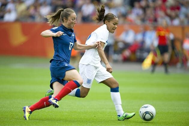 Gaetane THINEY (li., FRA) gegen Alex SCOTT (ENG), Aktion, Zweikampf, Viertelfinale, Spiel 26, England (ENG) - Frankreich (FRA), am 09.07.2011 in Leverkusen Fussball Frauen Weltmeisterschaft 2011 in Deutschland vom 26.06. - 17.07.2011