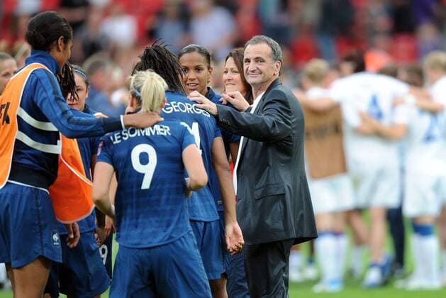 Viertelfinale der Frauen WM 2011 in Leverkusen, England vs. Frankreich --- Frankreich feiert den Halbfinaleinzug: Trainer Bruno BINI -  AnthonyBibardFEP