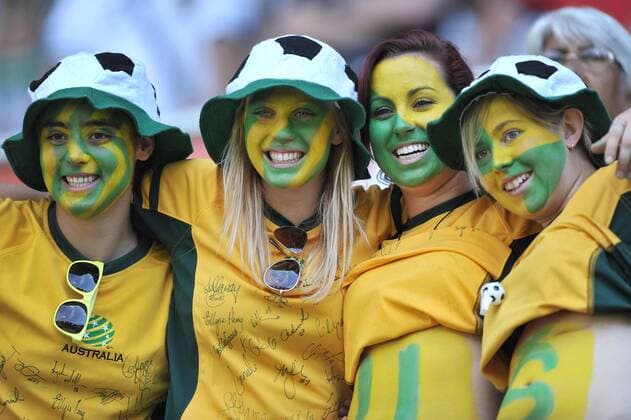 AUGSBURG, July 10, 2011 - Australian supporters cheer prior to the quarter-final at the FIFA Women s World Cup 2011 in Augsburg, on July 10, 2011.  o0 Fan Gesichtsbemalung, Bemalung, bemalt, Landesfarben Fangruppe