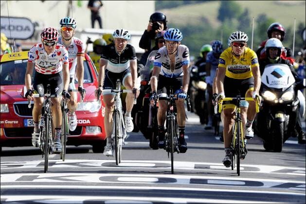 (R-L) Thor Hushovd (NOR Garmin Cervelo), David Millar (GBR Garmin Cervelo), Jens Voigt (GER Leopard Trek), Jurgen Roelandts (BEL Omega Pharma Lotto) und Tejay van Garderen (USA Htc High Road) im Bergtrikot 9. Etappe: Issoire - Saint Flour - 10.07.2011 - xPhotoNewsx  o0 gelbes Trikot Gesamtführung Gesamtführender