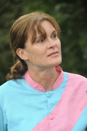 Ulrike Nasse Meyfarth posiert am 10.07.2011 beim 10. Promi Galopprennen und Benefizveranstaltung zu Gunsten des Kinderschutzbund Köln auf der Galopprennbahn in Köln Weidenpesch o0 Charity, soziales Engagement, Sozialengagement Leichtathletik Hochsprung
