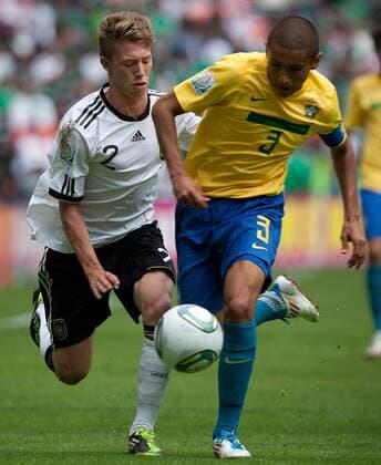 MEXICO CITY, July 10, 2011 (Xinhua) -- Germany s Mitchell Weiser (L) vies for the ball with Wallace Oliveira (R) of Brazil during the World Cup Sub-17 match between Germany and Brazil in Mexico city, Mexico, on July 10, 2011. (Xinhua Pedro Mera) (rc) MEXICO-MEXICO CITY-SOCCER-WORLD CUP SUB 17-GERMANY VS BRAZIL 