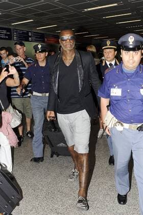 12.07.2011, Rom - Ankunft von Djibril Cisse, Neuzugang von Lazio Rom, am Flughafen Fiumicino --- FabrizioxCorradetti