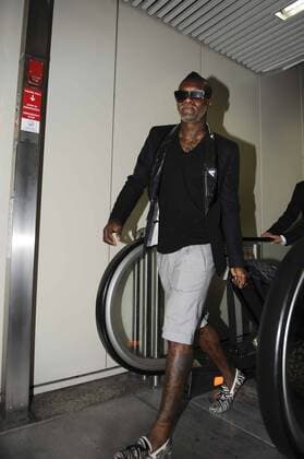 12.07.2011, Rom - Ankunft von Djibril Cisse, Neuzugang von Lazio Rom, am Flughafen Fiumicino --- FabrizioxCorradetti