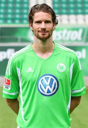 Arne Friedrich Aktion Portrait Portraet Porträt Einzelbild Freisteller 12.07.2011 VfL Wolfsburg Fußball Fussball Volkswagen Arena Mannschaftsfototermin Teamfototermin Herren DFL Bundesliga Saison 11 12