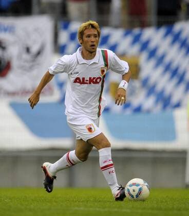12.07.2011, Fußball Testspiel FC Memmingen - FC Augsburg, im Stadion von Memmingen, Hajime Hosogai (Augsburg) am Ball.